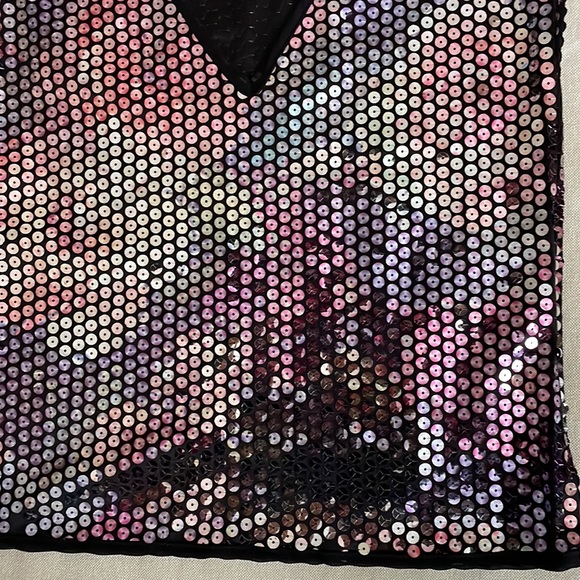 Shiny top - Picture 2 of 10